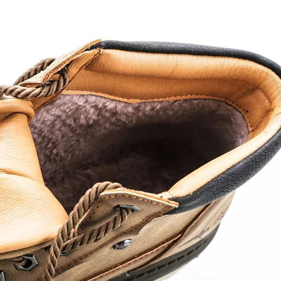 Retro comfortable winter boots with fur