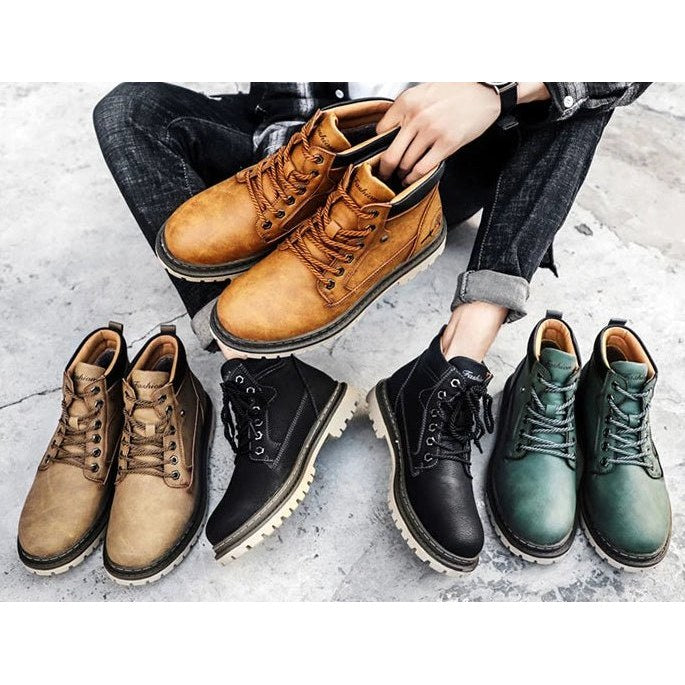 Retro comfortable winter boots with fur