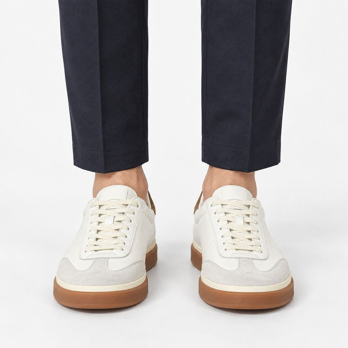 Retro leather sneakers with contrast soles