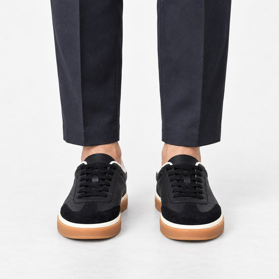 Retro leather sneakers with contrast soles