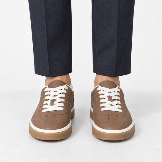 Retro leather sneakers with contrast soles