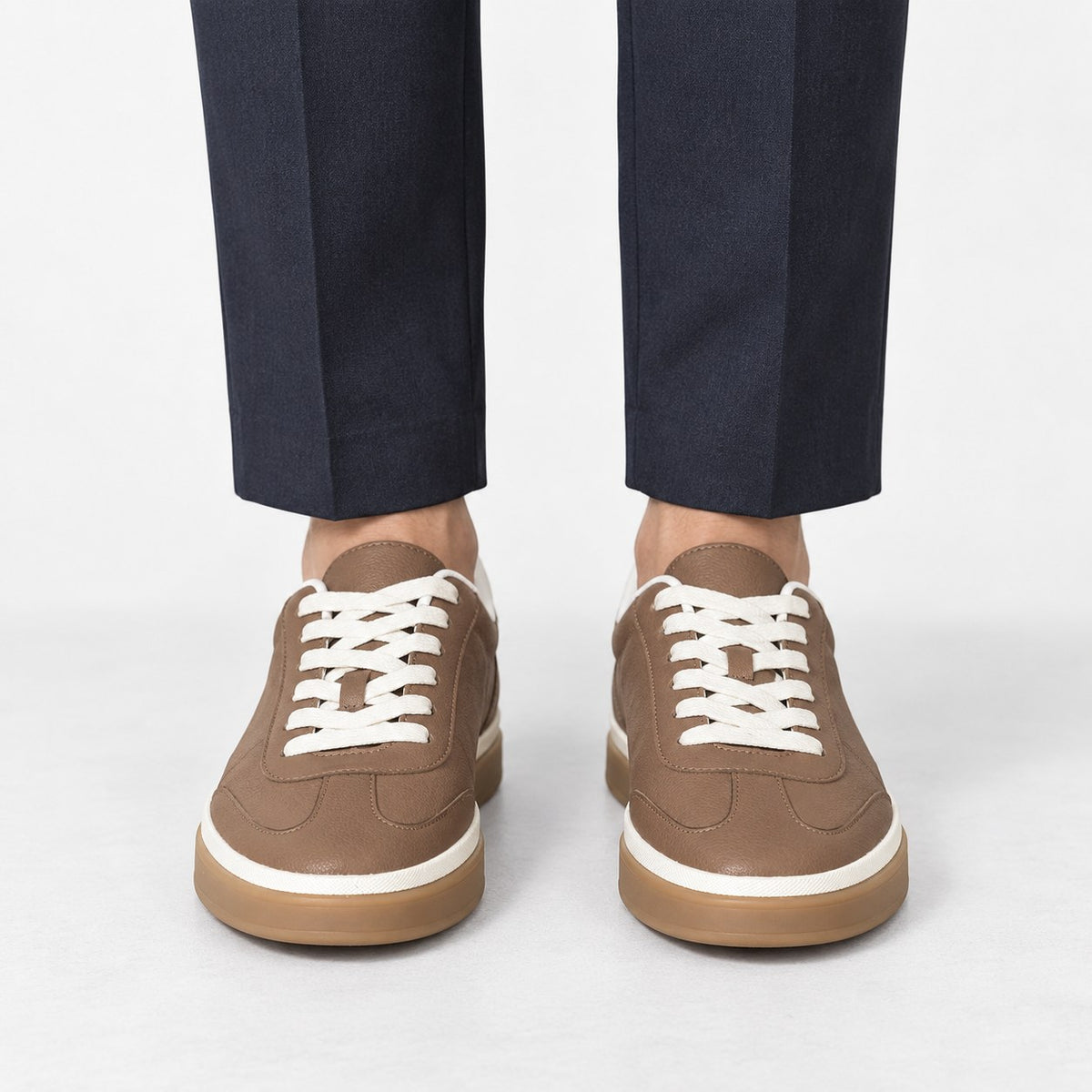 Retro leather sneakers with contrast soles