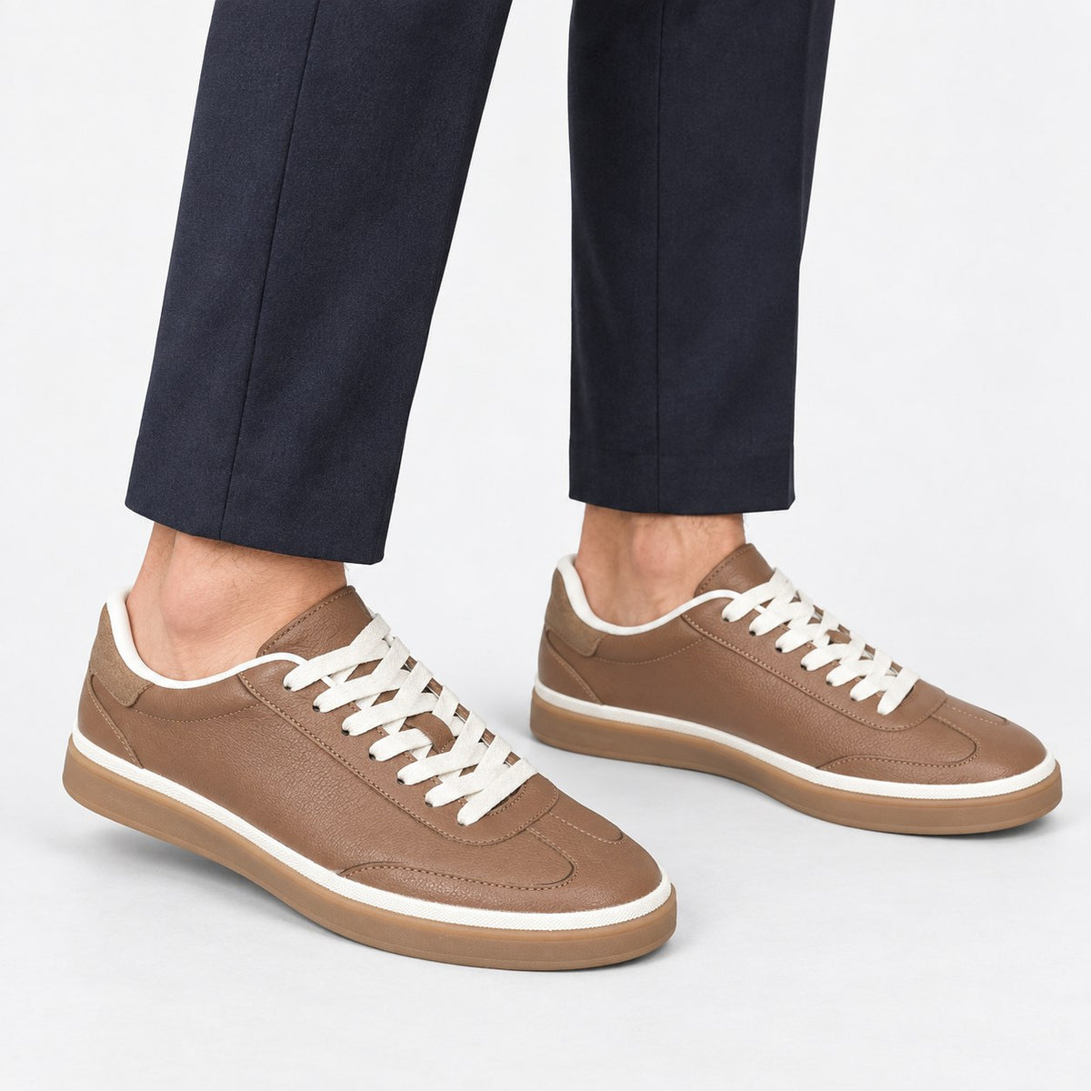 Retro leather sneakers with contrast soles