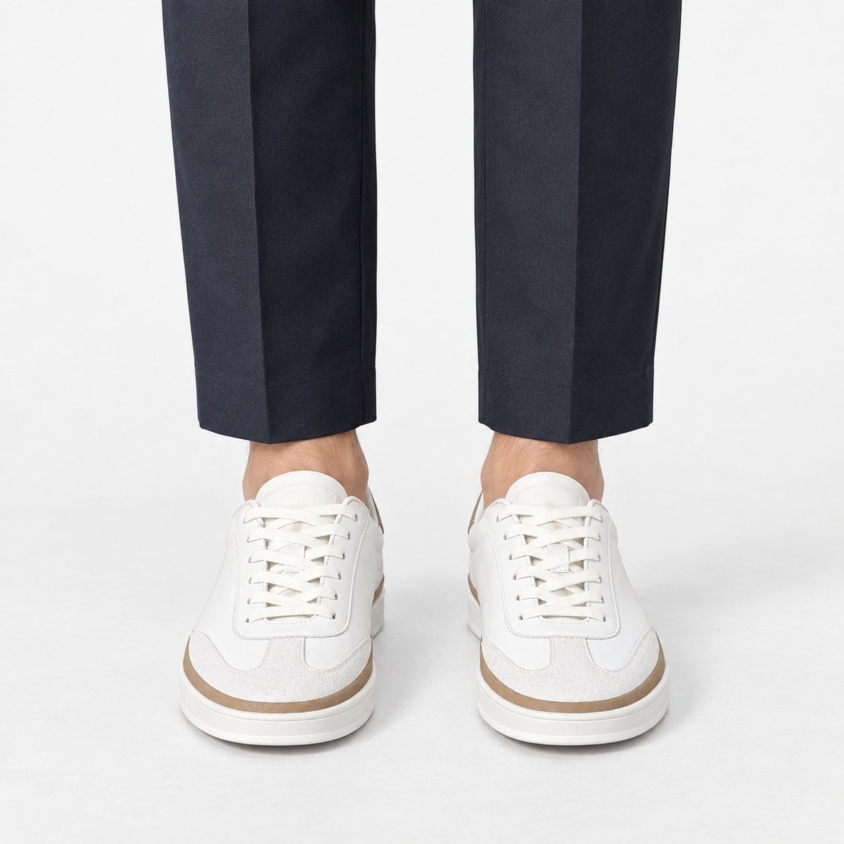 Retro leather sneakers with contrast soles
