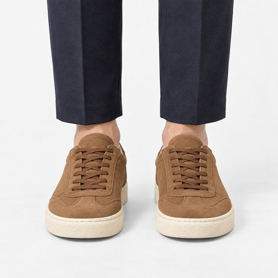 Retro low top sneakers with contrast soles