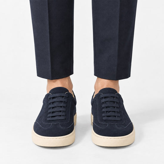 Retro low top sneakers with contrast soles