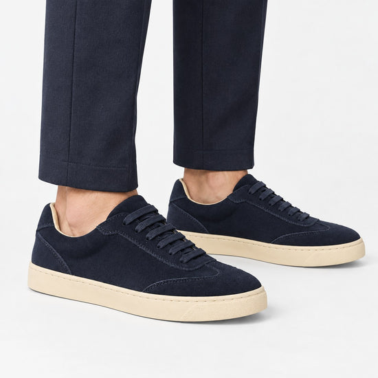Retro low top sneakers with contrast soles