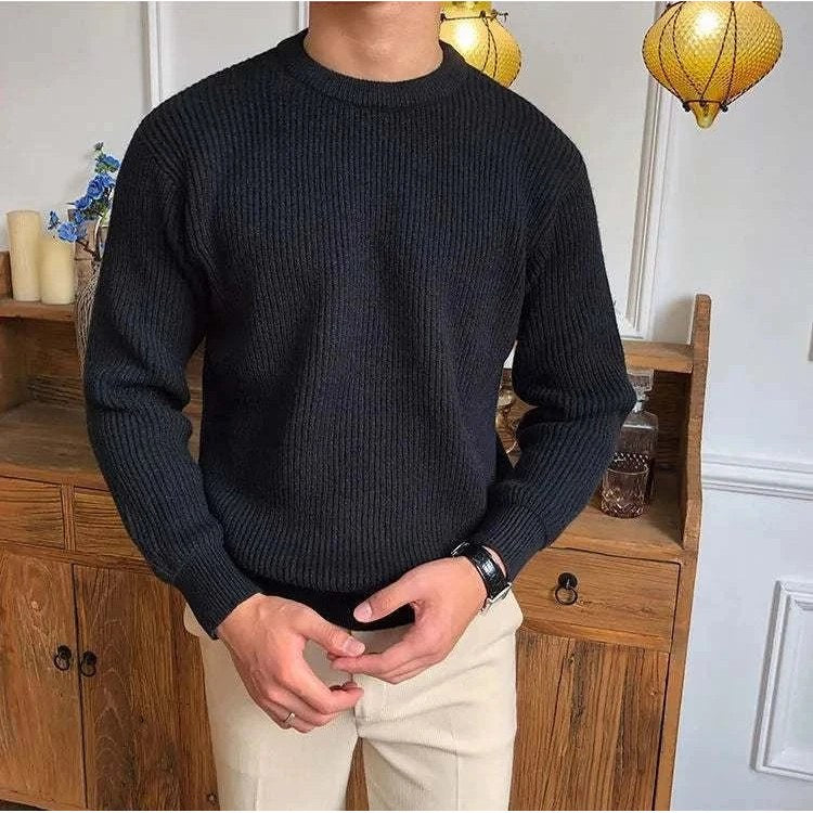 Solid round neck knit sweater