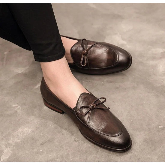 Square-toe bow loafer