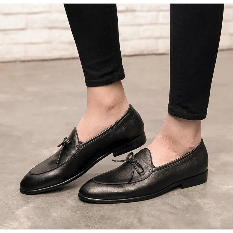 Square-toe bow loafer