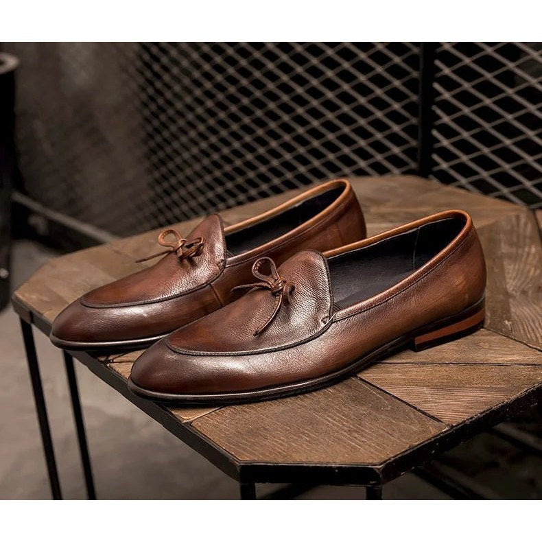 Square-toe bow loafer
