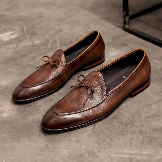 Square-toe bow loafer