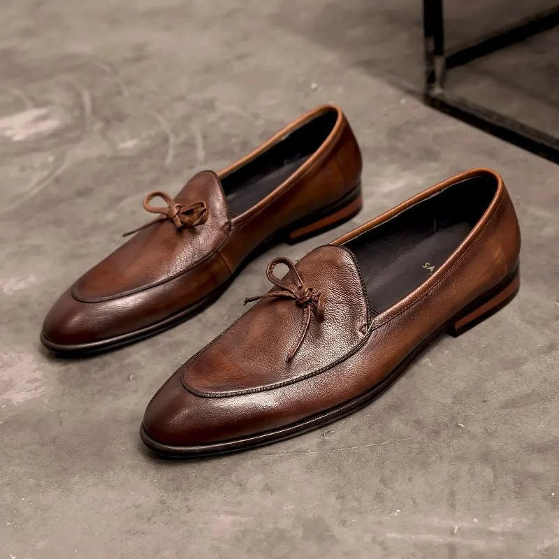 Square-toe bow loafer
